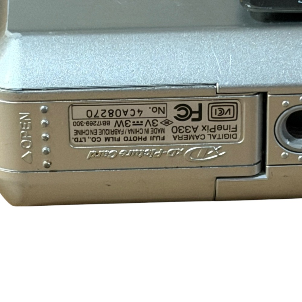 Fujifilm FinePix A330 Silver 3.2MP Digital Camera 3x Optical Zoom Y2K Vintage - Picture 5 of 8